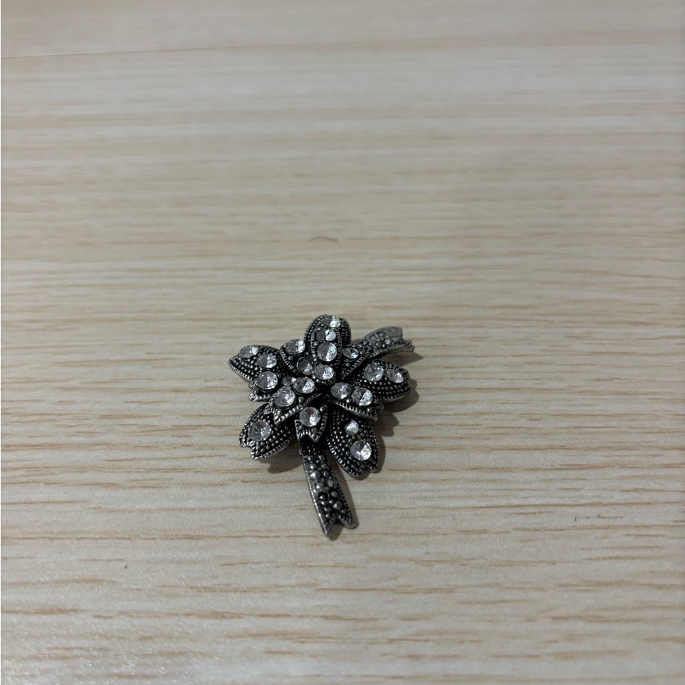 Elegant Silver Leaf Brooch